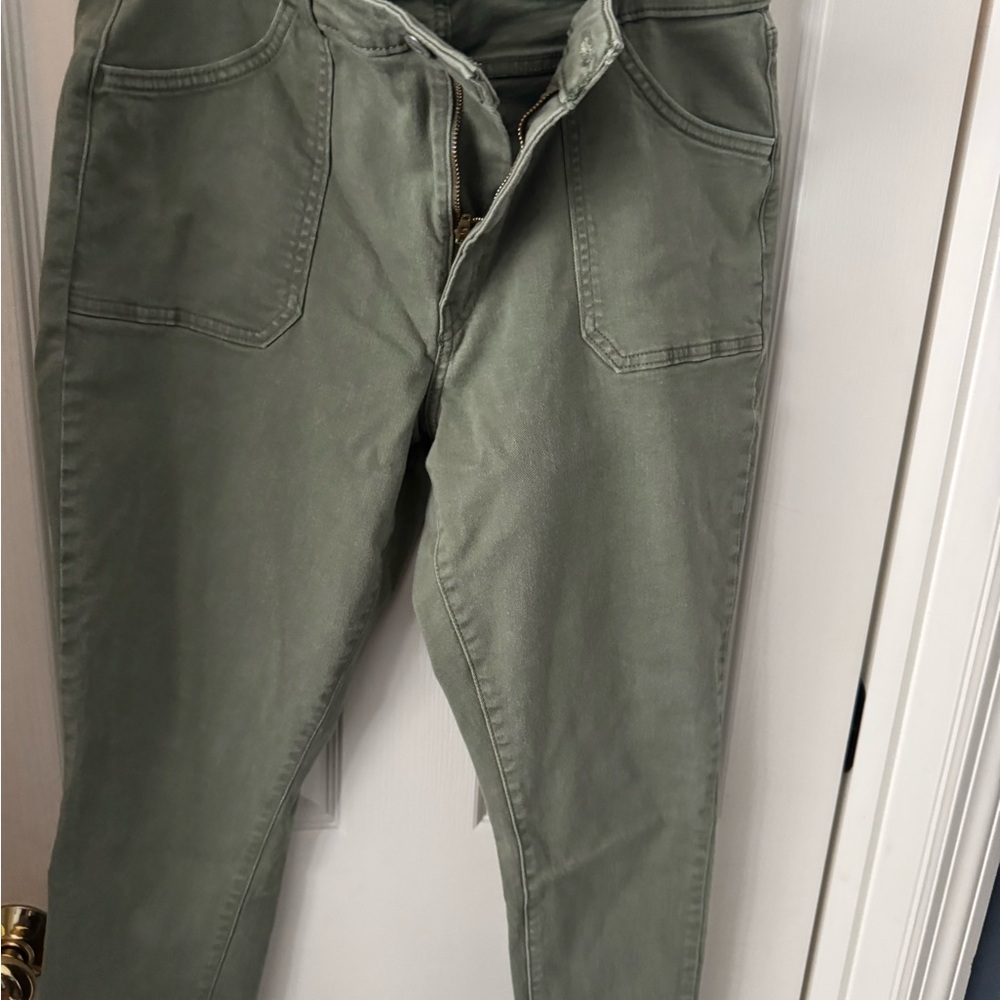 Levi's 721 High-Rise Pants in Olive